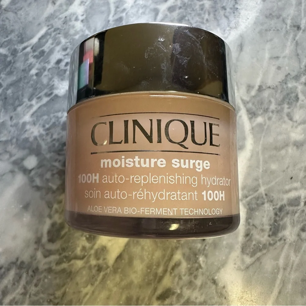 Clinique Moisture Surge Auto Replenishing Hydrator Moisturizer